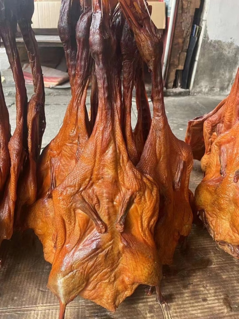 烟熏干板鸭（腊肉香肠源头工厂一手货源量大从优）