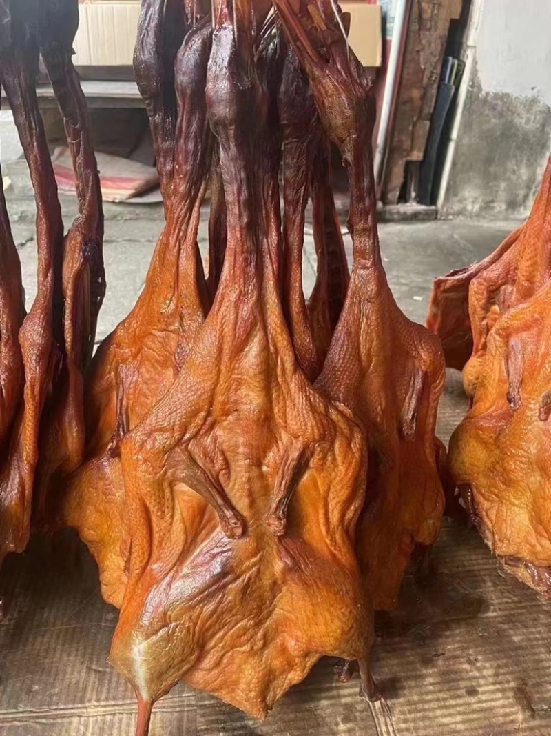 烟熏干板鸭（腊肉香肠源头工厂一手货源量大从优）