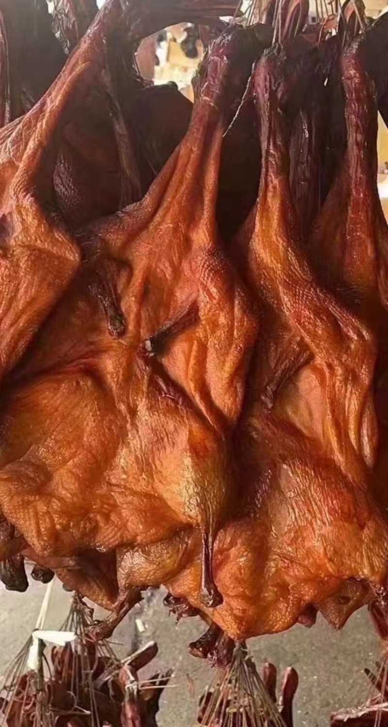 烟熏纯干板鸭（源头工厂一手货源腊肉香肠批发）