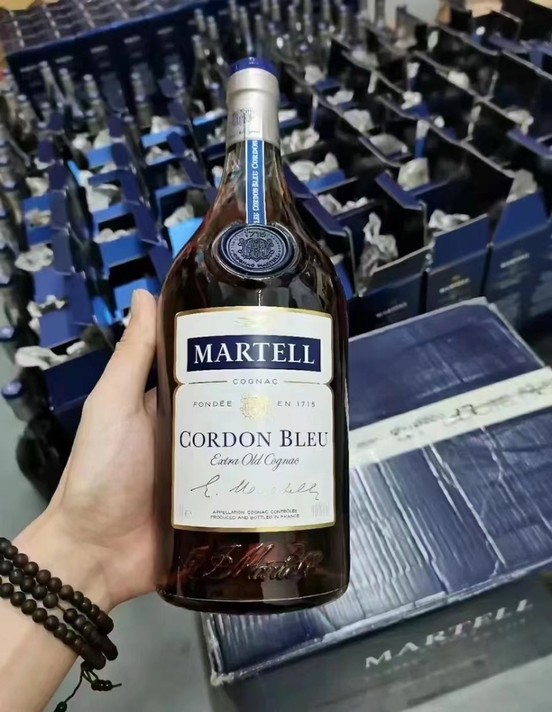 酒吧倒闭大量处理野格和洋酒。
