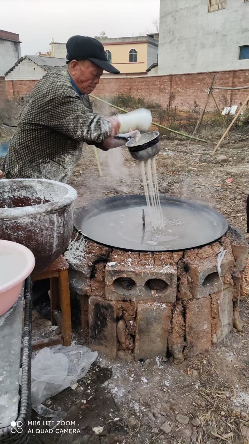 农家纯手工制作红薯粉条，纯红薯粉无任何添加剂，自然晒干