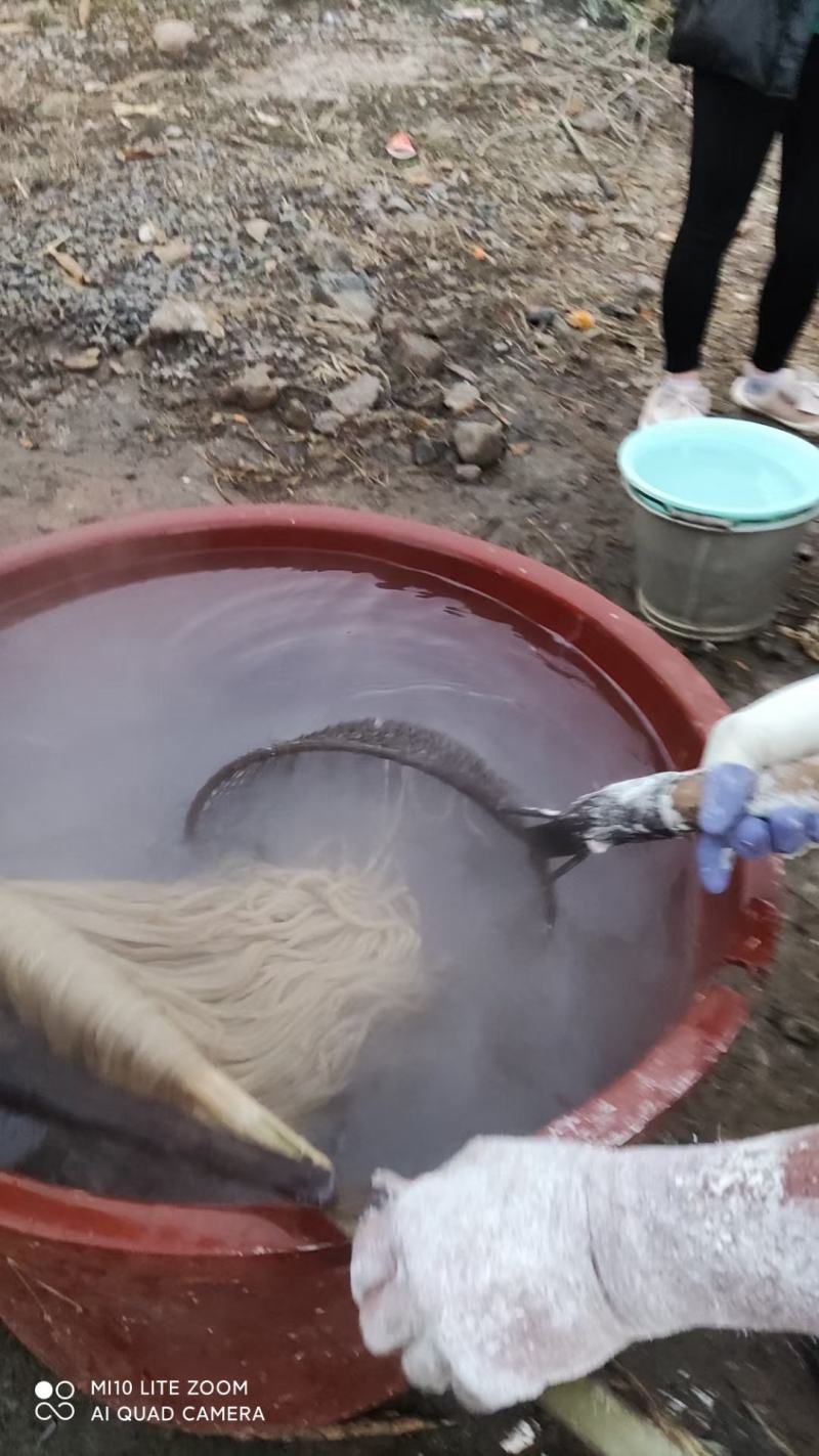 农家纯手工制作红薯粉条，纯红薯粉无任何添加剂，自然晒干