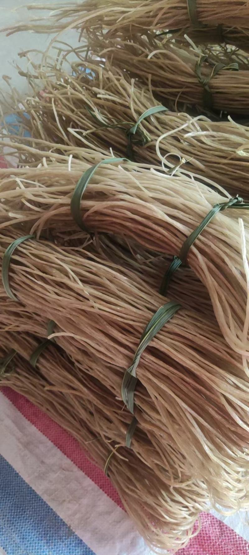 农家纯手工制作红薯粉条，纯红薯粉无任何添加剂，自然晒干