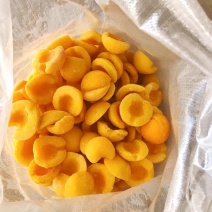 速冻黄桃瓣，八三，冠五，黄金冠桃瓣，单机冻品四个头以上，
