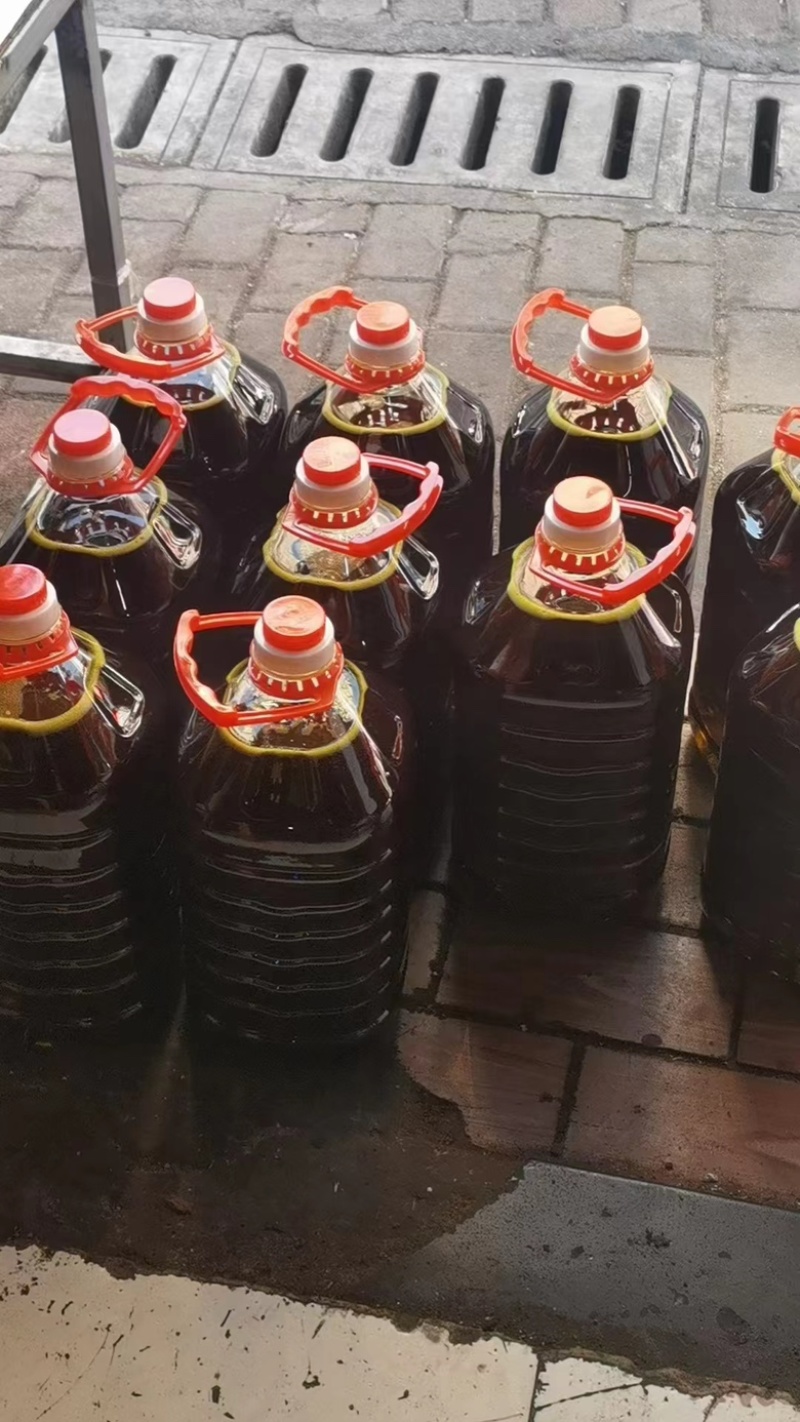现榨小榨菜籽油，自产自销诚信经营，咨询有惊喜，实力供货