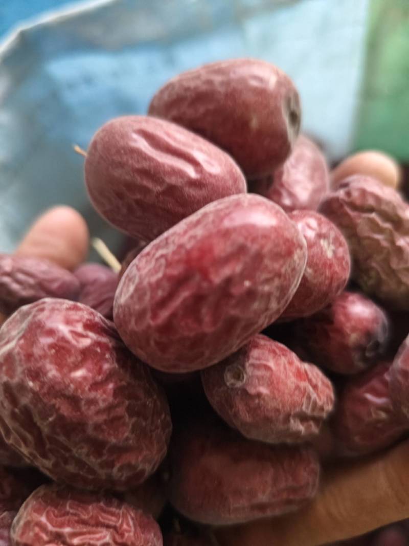 新疆灰枣核小肉厚皮薄，一手货源，产地直供，品质保证