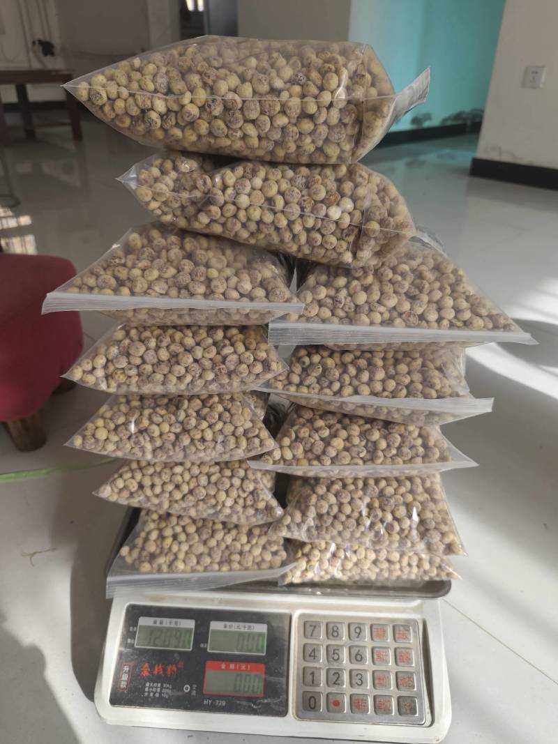 新疆脱皮油莎豆，一手货源，产地直发，品质保证，欢迎采购