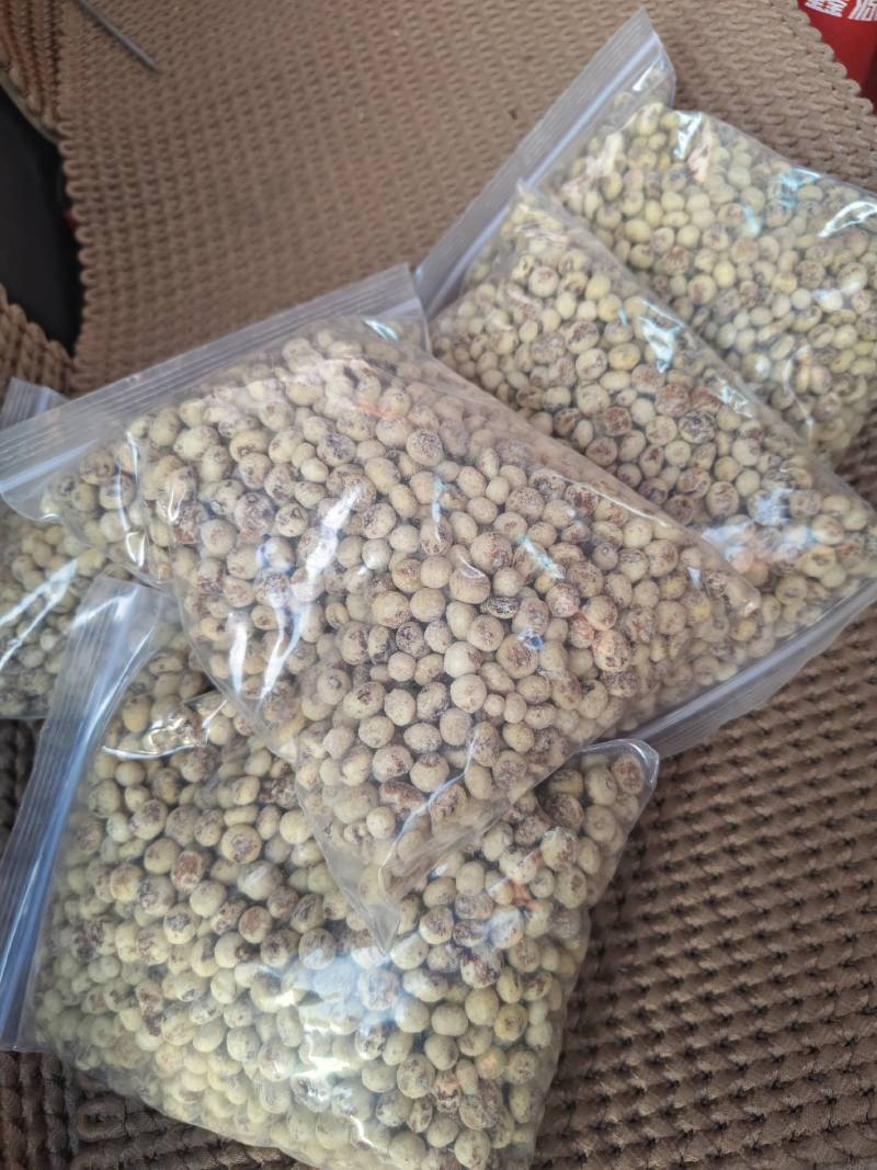 新疆脱皮油莎豆，一手货源，产地直发，品质保证，欢迎采购