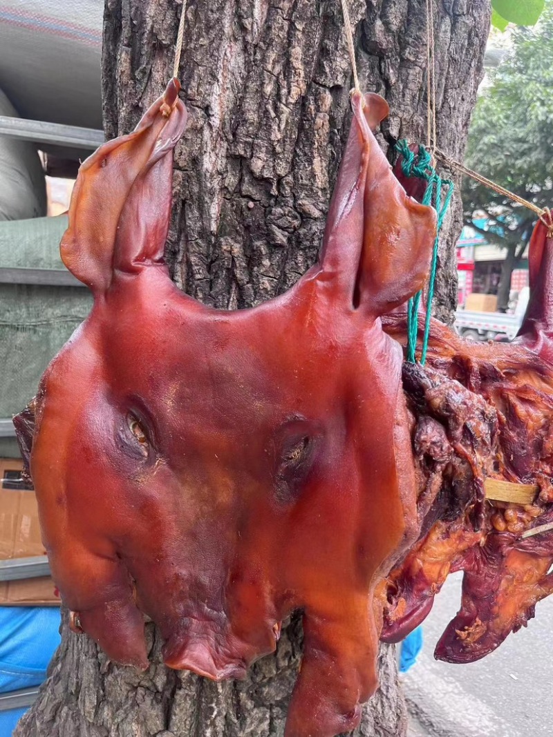 烟熏猪耳朵猪脚猪脸猪拱嘴儿五花腊肉小香猪排