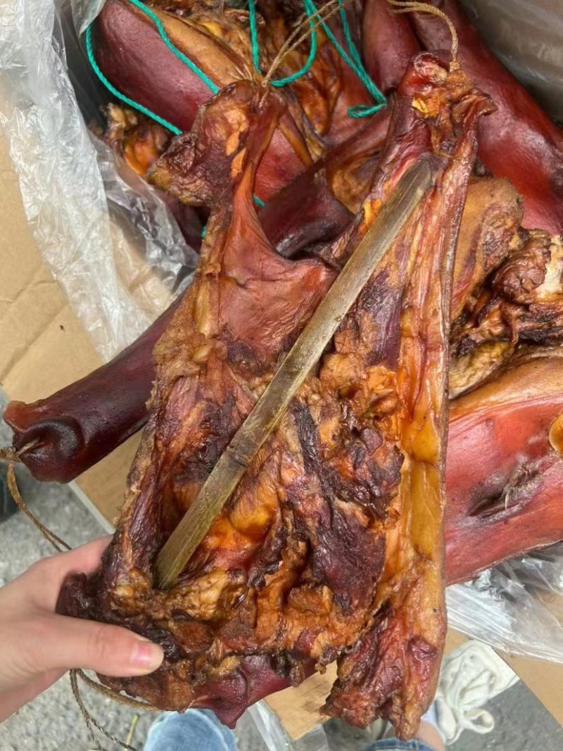 烟熏猪耳朵猪脚猪脸猪拱嘴儿五花腊肉小香猪排