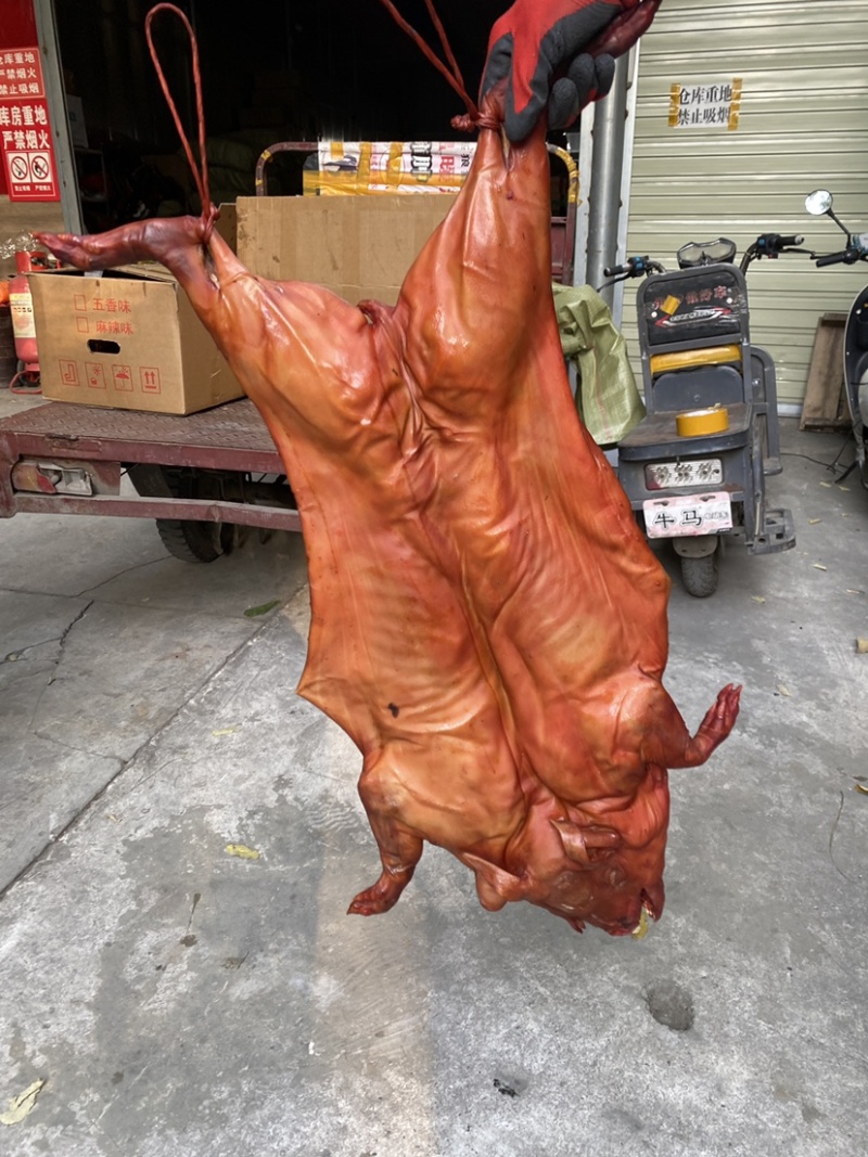 整只烤乳猪烟熏小香猪10-12斤左右