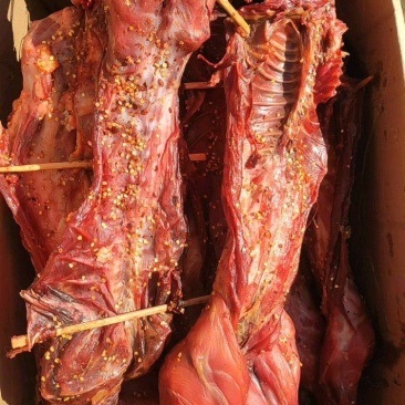 新品烟熏麻辣兔子风干麻辣兔风干兔肉风吹兔麻辣干香