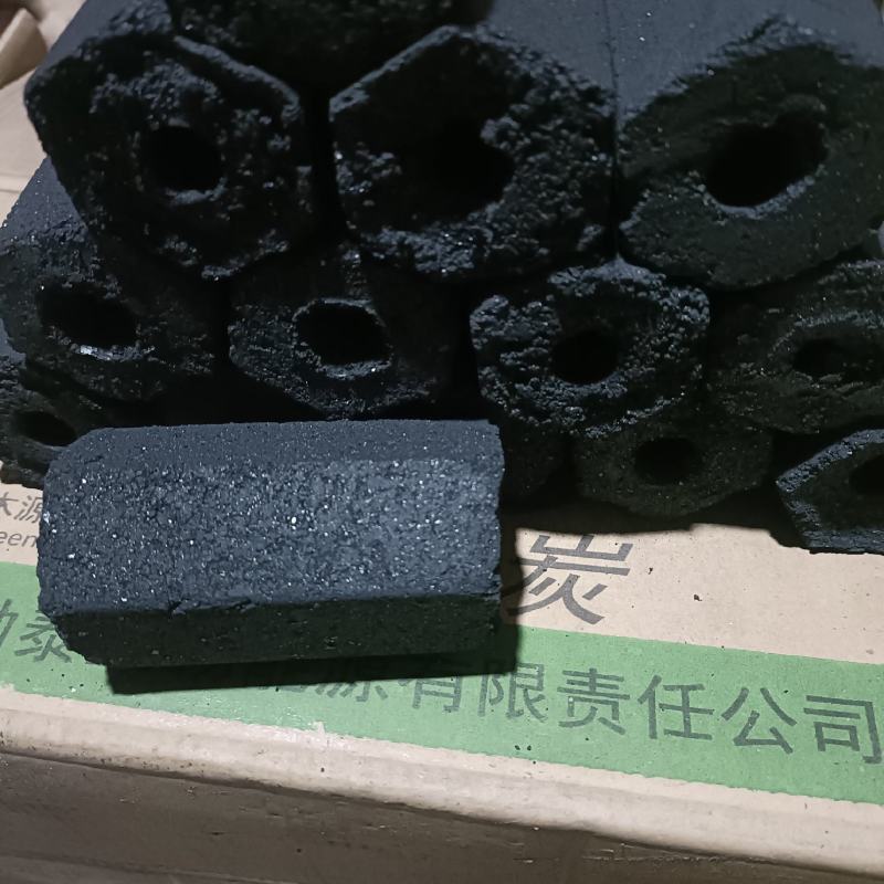 木炭，烤鸡烤鸭，做烧饼，大棚増温！价格可以电话咨询