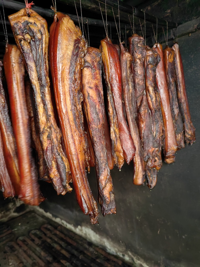 柴火烟熏腊味正宗四川风味特产咸肉五花川味腊肉后腿腊肉