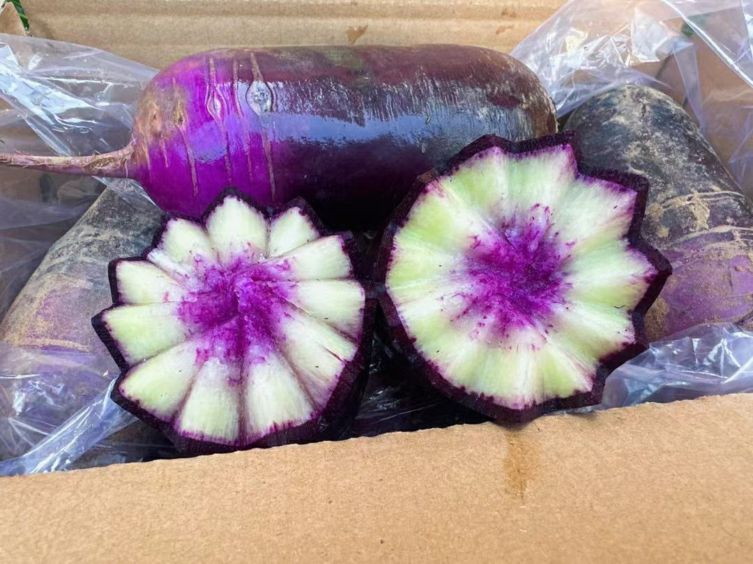 水果萝卜制作的沙拉摆盘图