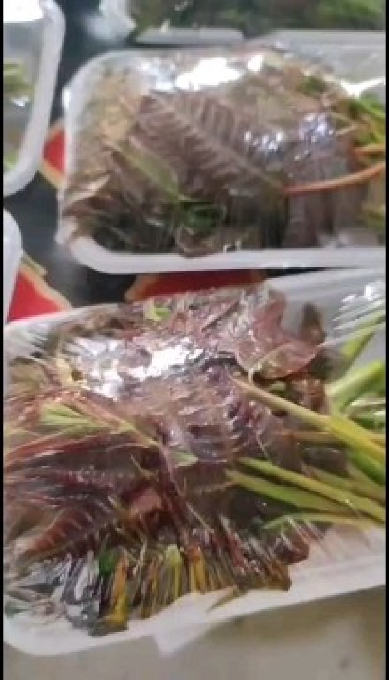 鲜香椿芽，走线上与线下。