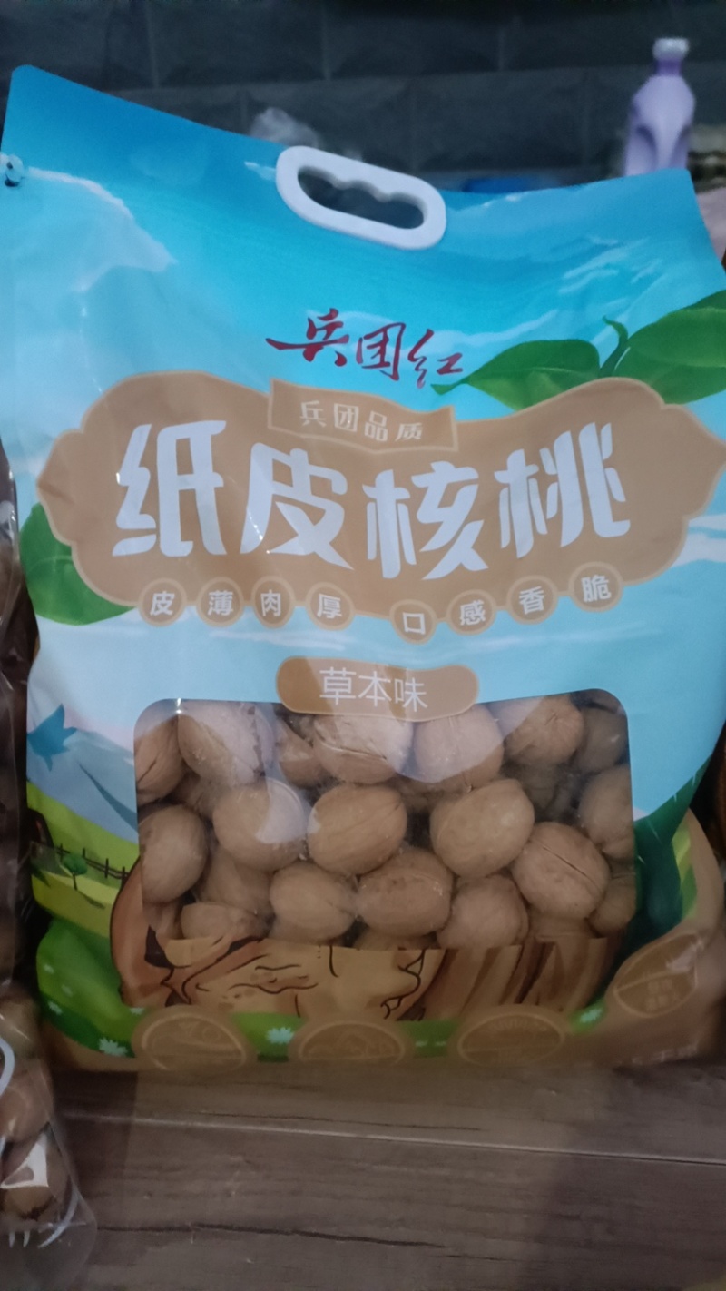 新疆纸皮烤核桃，品质保证连锁直营，欢迎选购