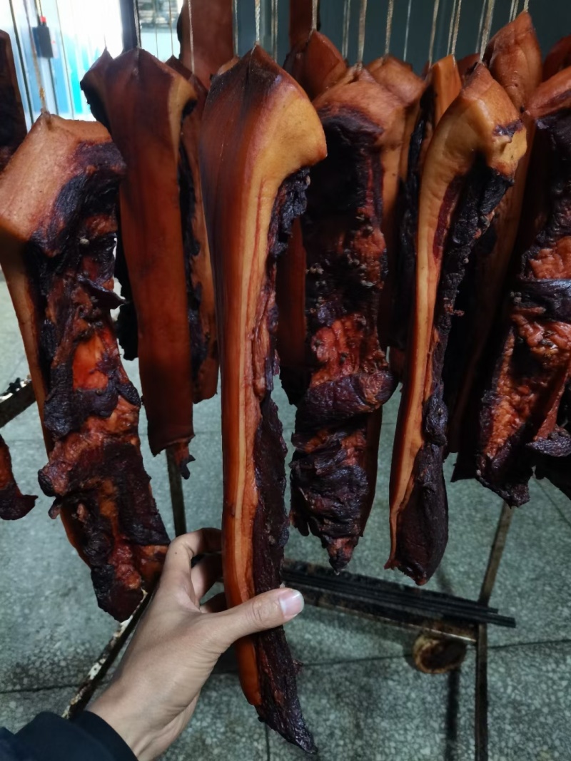 黑五花烟熏带骨五花肉各种腊肉现货供应