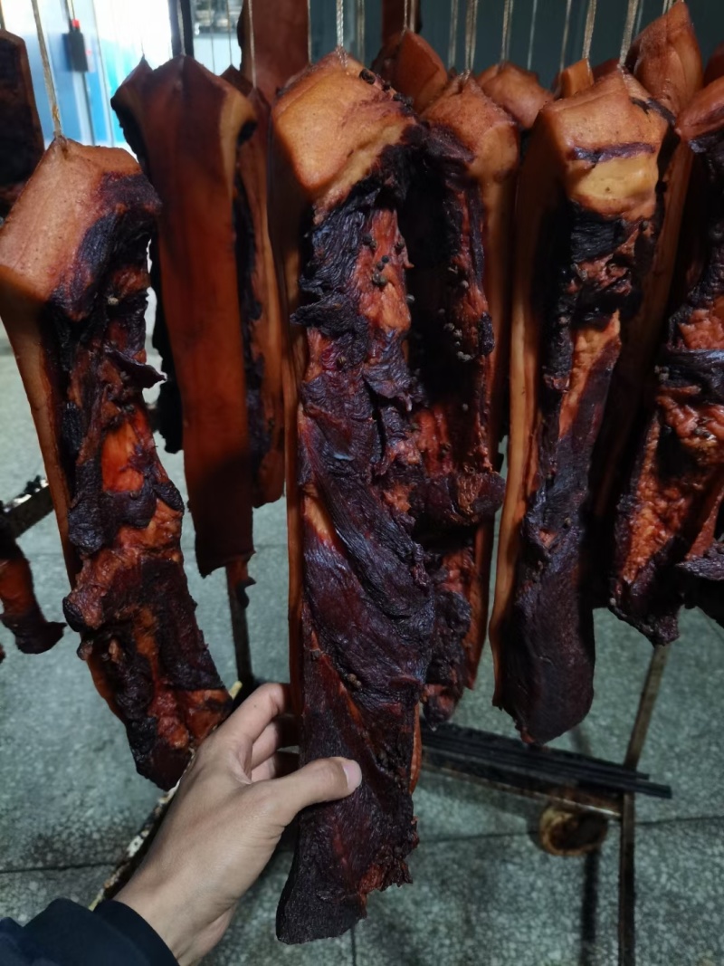 黑五花烟熏带骨五花肉各种腊肉现货供应