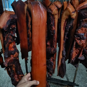 黑五花烟熏带骨五花肉各种腊肉现货供应
