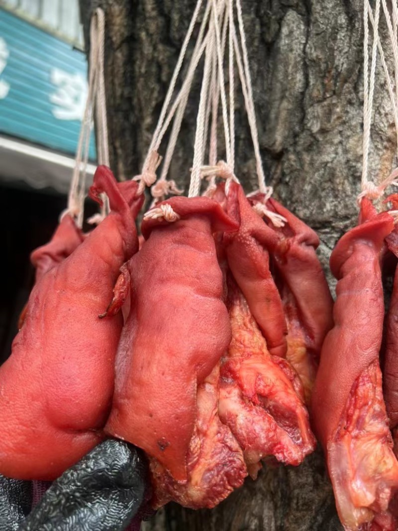 四川腊肉柏树枝柴火熏腊肉腊猪鼻猪拱嘴腊味农家烟熏