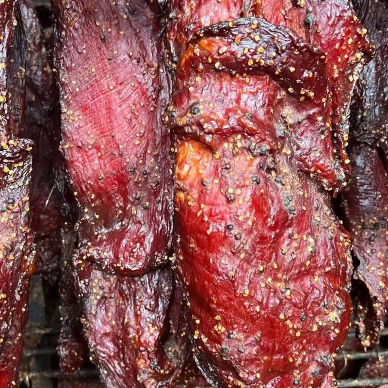 大块肉，麻辣五香两种口味每天现烤价格实惠只做回头客，厂家