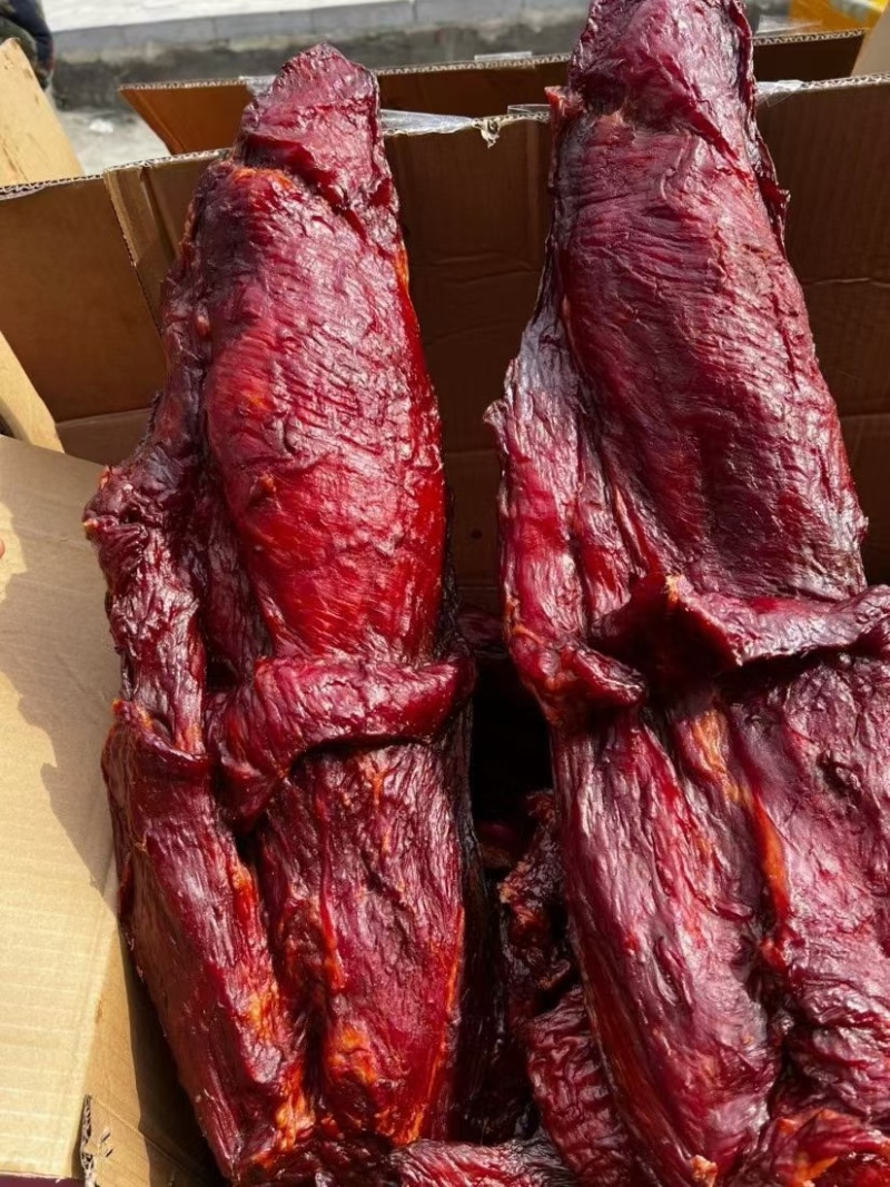 大块肉，麻辣五香两种口味每天现烤价格实惠只做回头客，厂家