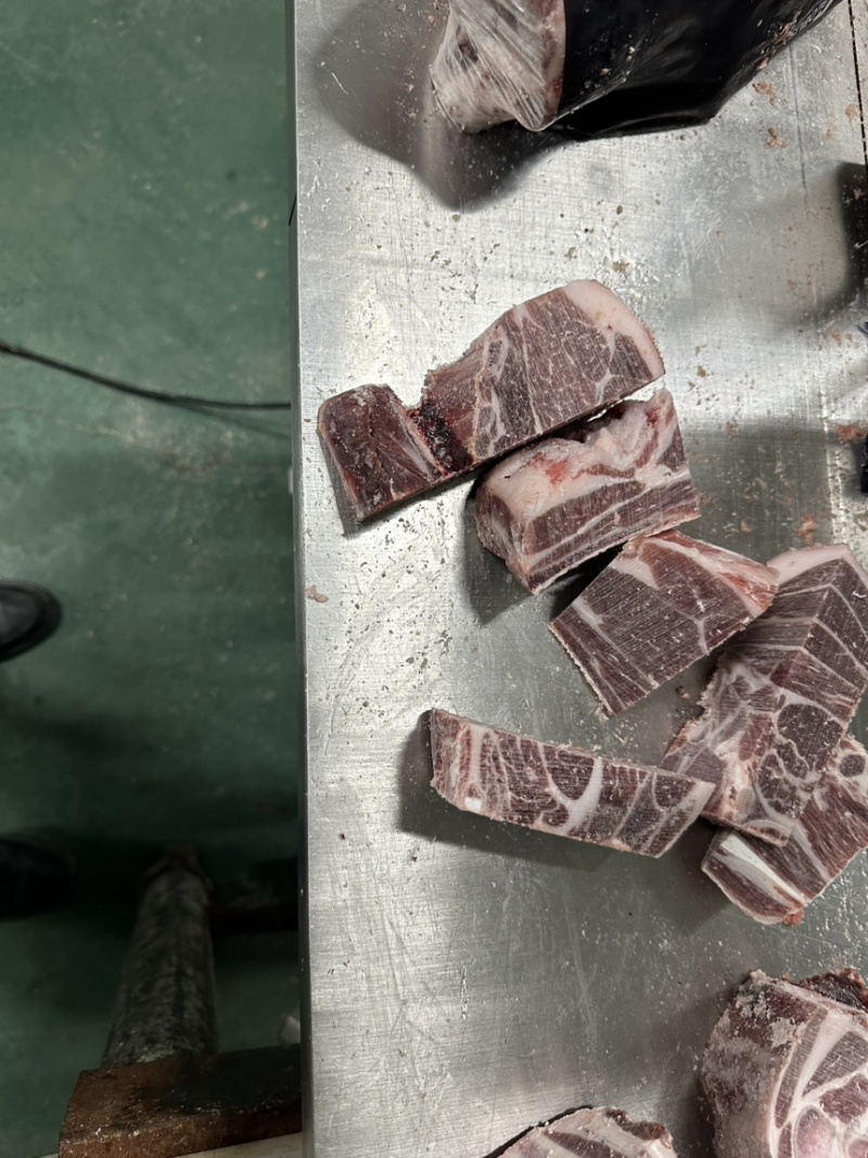 原切满肉羔羊羊排块，货源充足全国发货手续齐全需要联系。