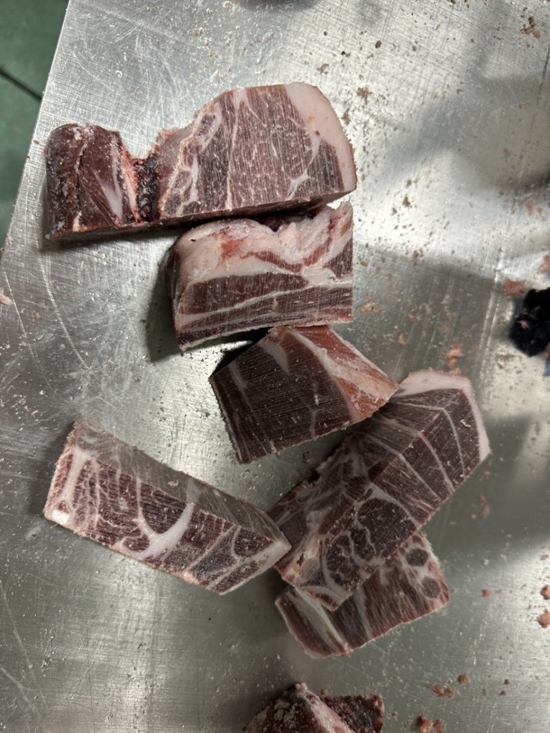原切满肉羔羊羊排块，货源充足全国发货手续齐全需要联系。
