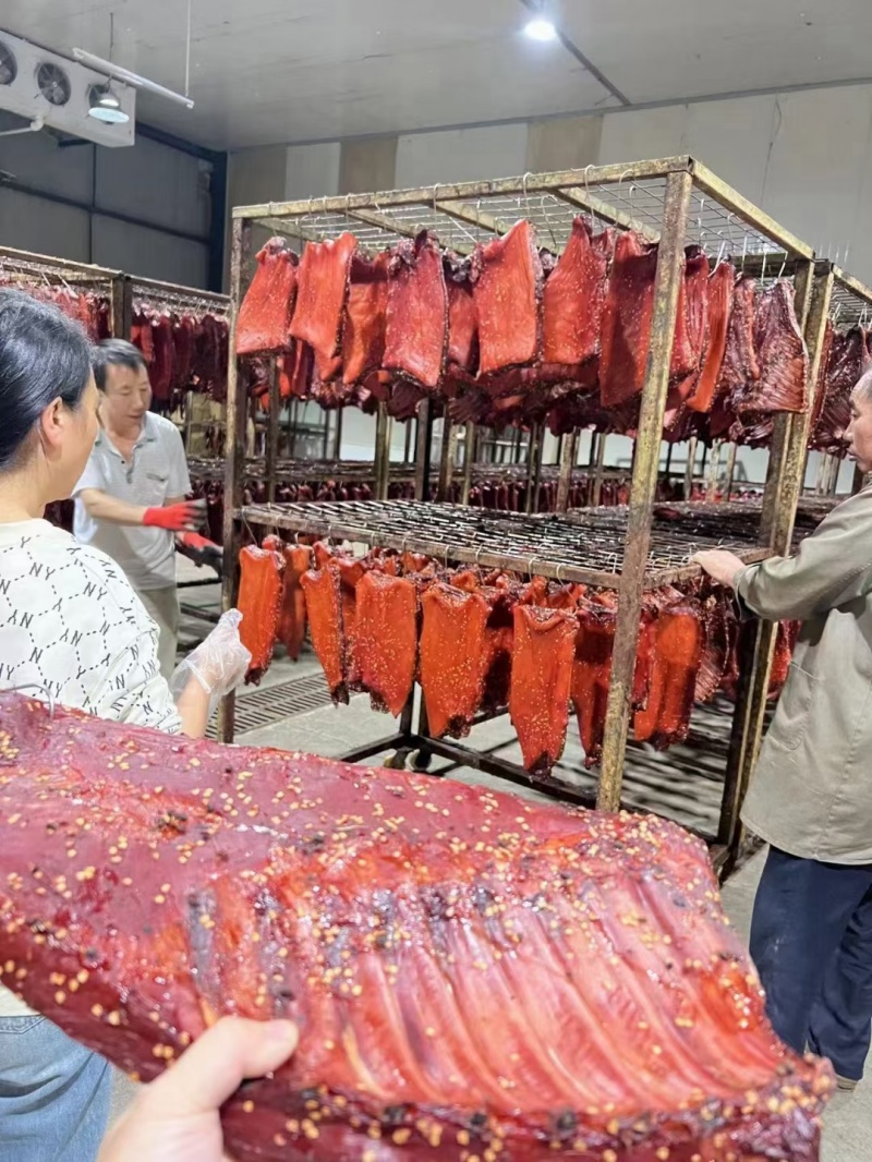 烟熏小香猪排，五香麻辣两种口味