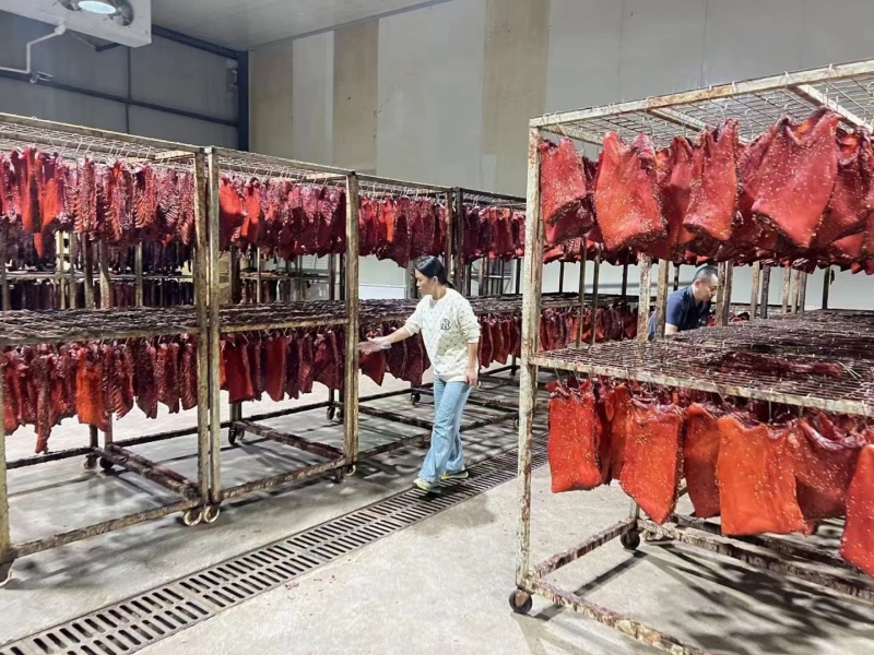 烟熏小香猪排，五香麻辣两种口味