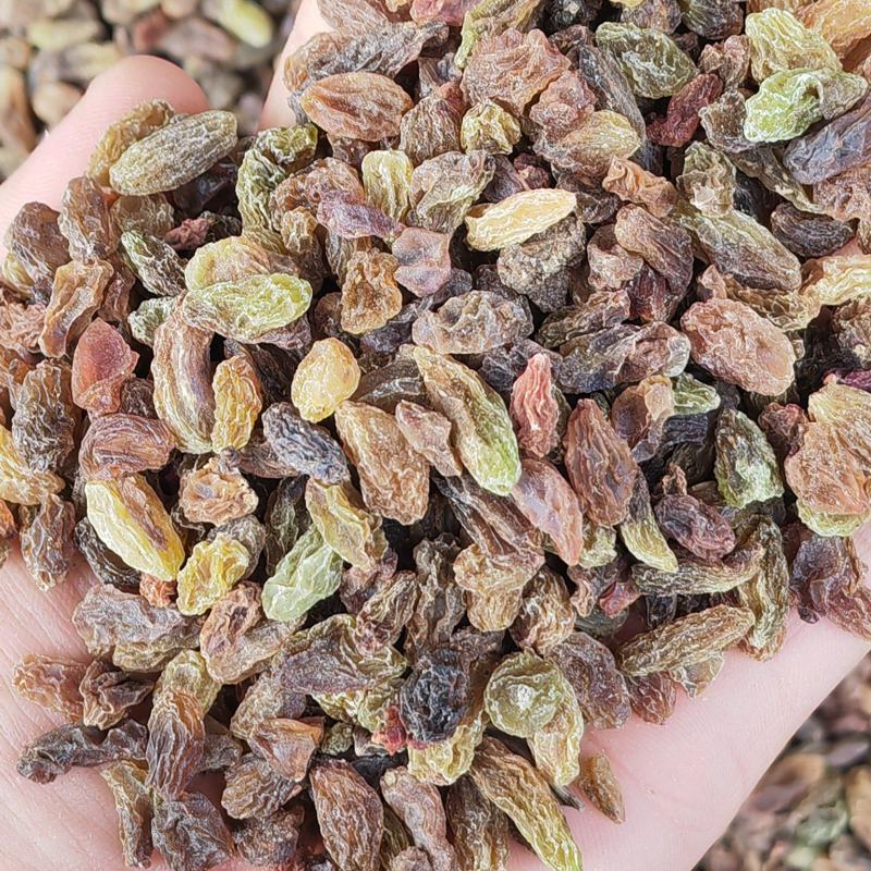 新疆吐鲁番葡萄干绿干黄干通货量大从优品质保证