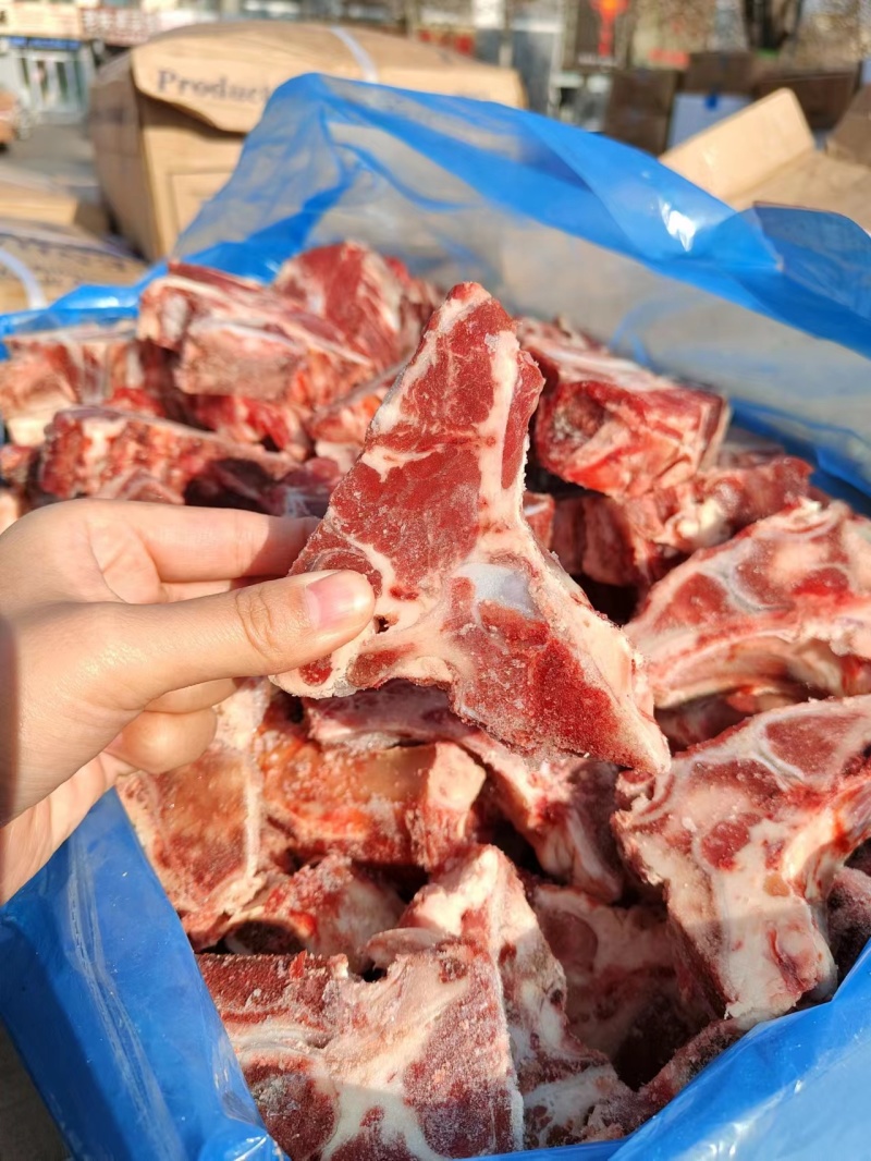 牛脊骨，我们是厂家直销，一手货源，所有商品齐全，日期近。
