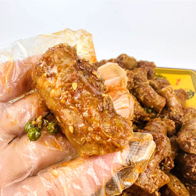 香辣藤椒鸭脖段批发，一袋起发三袋包邮全国发货送货上门