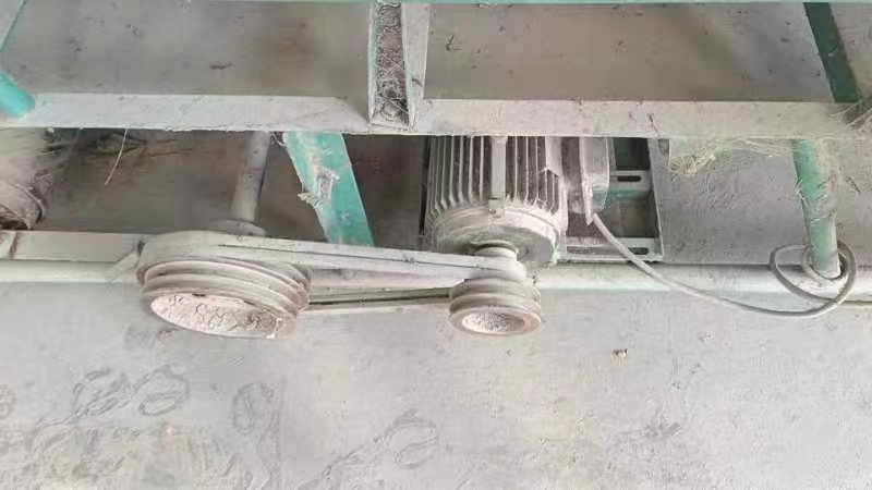 十米平移输送机3台，十米装车输送机1台。皮带6公分宽