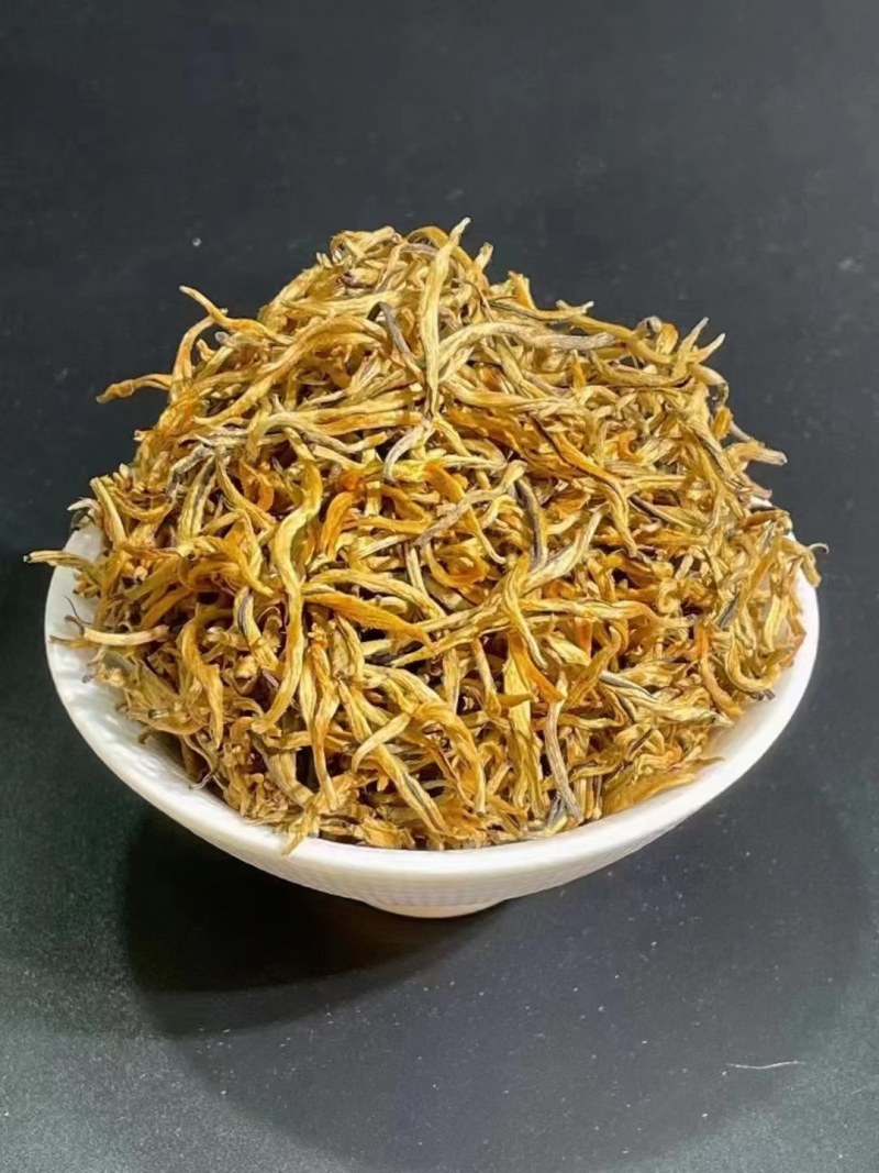 手工揉捏滇红金丝芽[玫瑰]