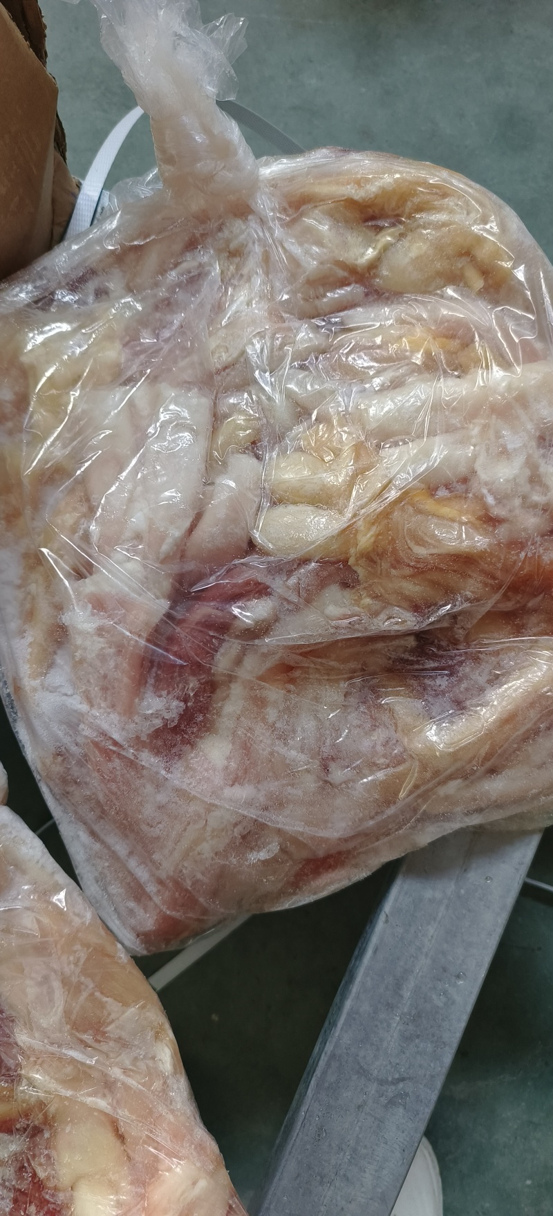 牛蹄筋，牛主筋生的，一件40斤，一件4小包，质量保证，