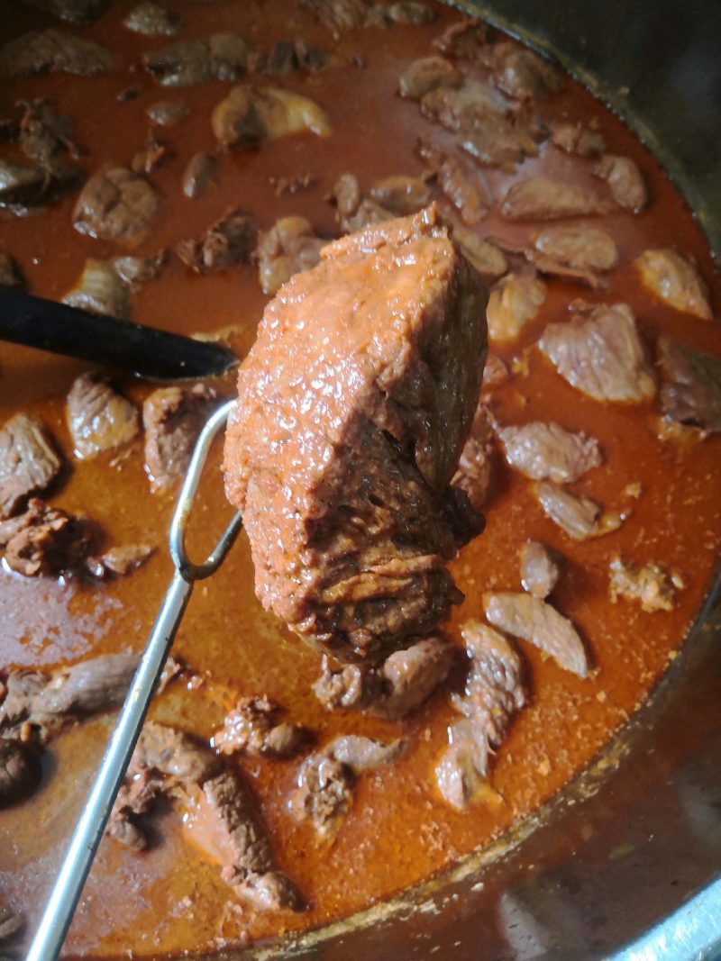 酱香牛肉风味卤肉，十斤一袋真空包装，麻辣大块肉，打开即食