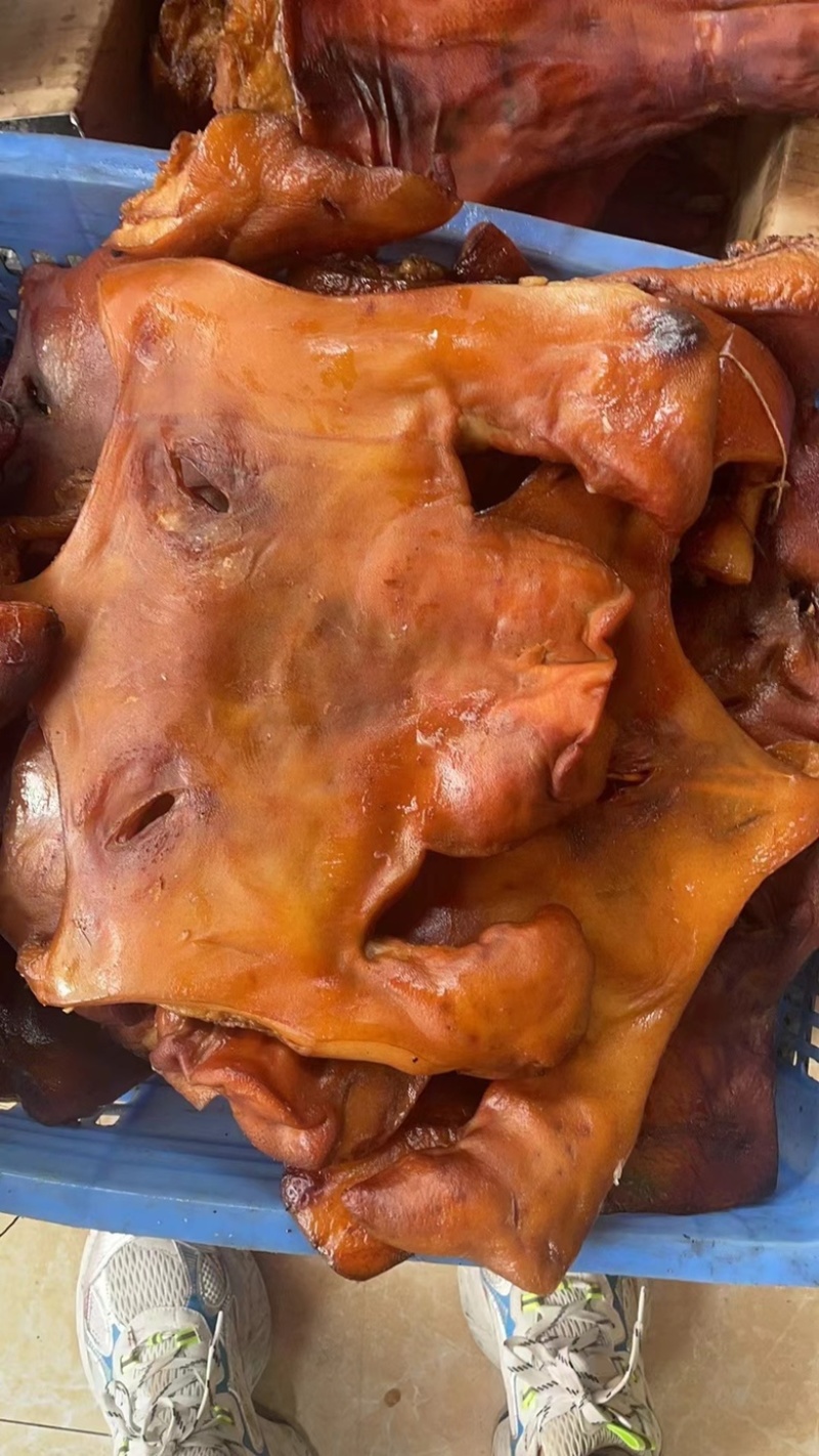 烟熏腊猪头皮（腊肉香肠源头工厂量大从优）
