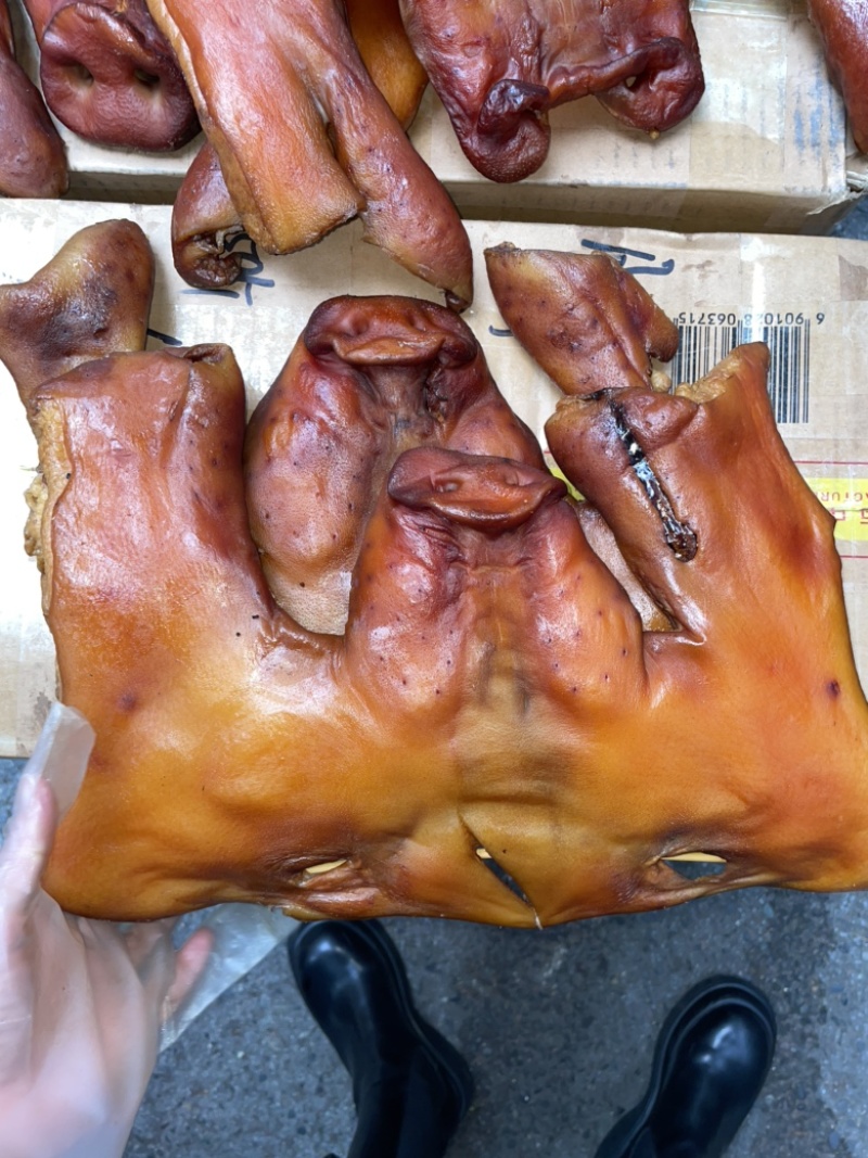 烟熏腊猪头皮（腊肉香肠源头工厂量大从优）