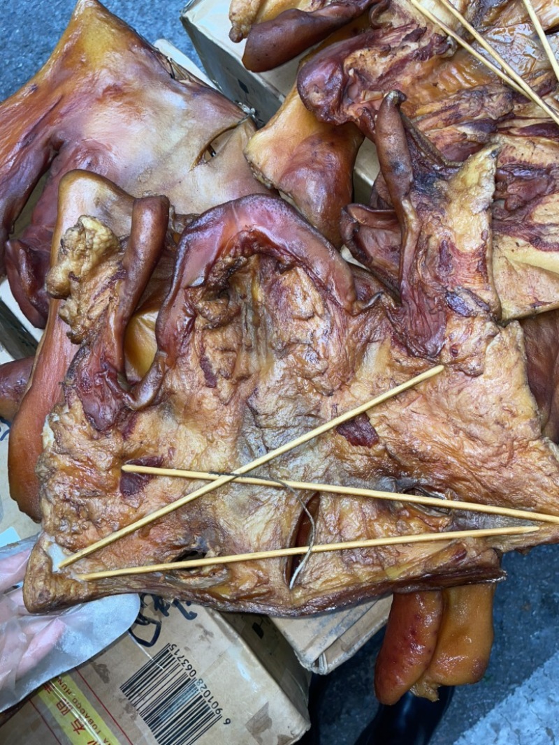 烟熏腊猪头皮（腊肉香肠源头工厂量大从优）