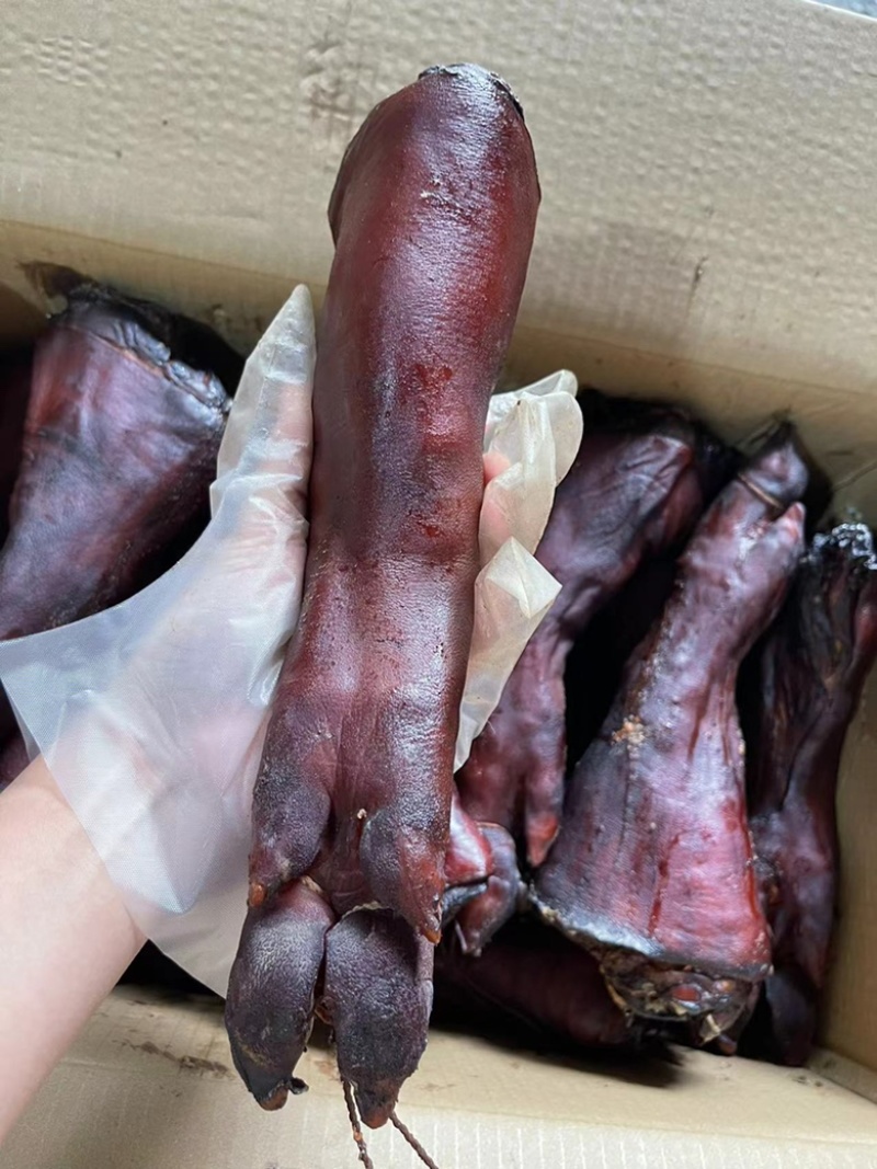烟熏小腊猪脚（腊肉香肠批发一手货源量大从优）