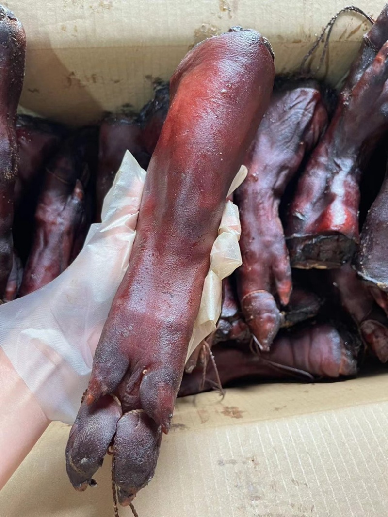 烟熏小腊猪脚（腊肉香肠批发一手货源量大从优）
