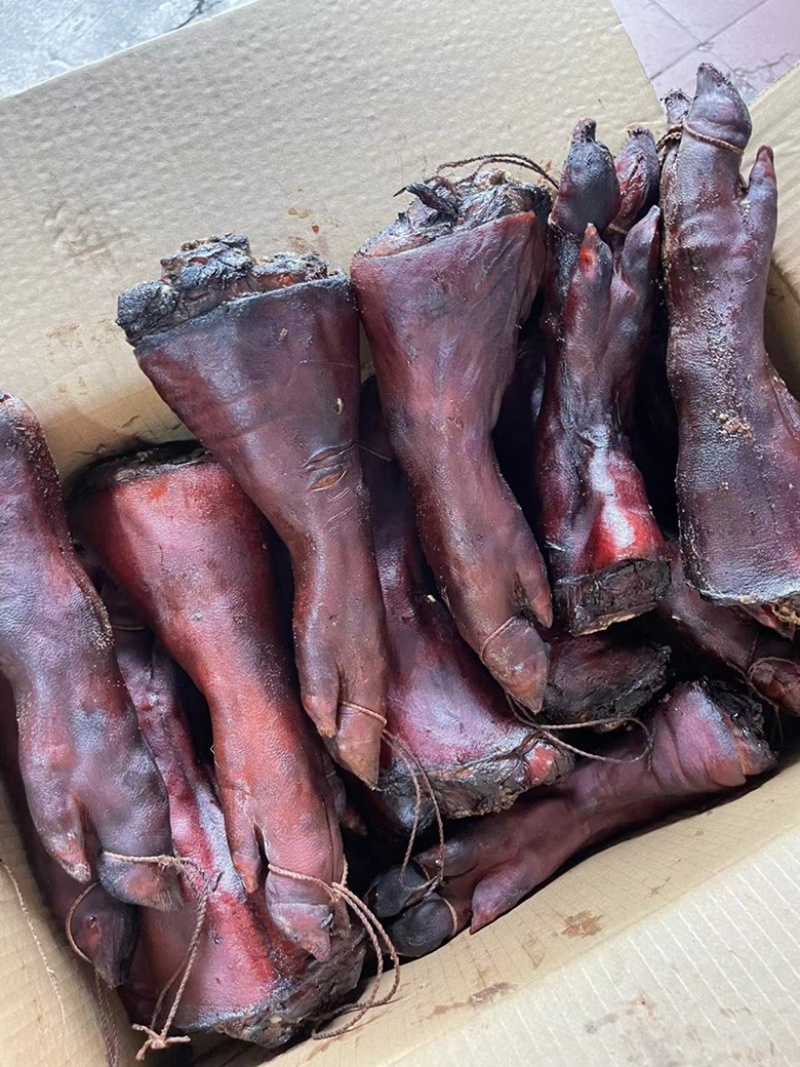烟熏小腊猪脚（腊肉香肠批发一手货源量大从优）