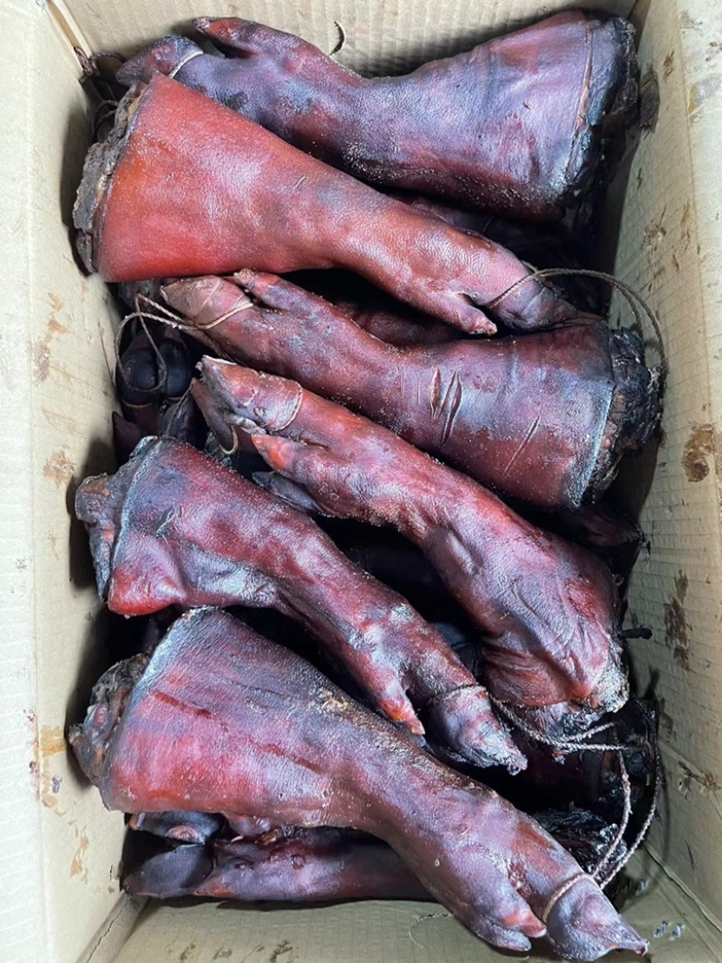 烟熏小腊猪脚（腊肉香肠批发一手货源量大从优）
