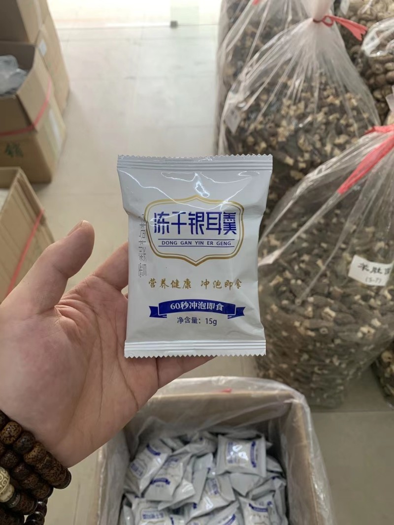 银耳羹冻干食品红枣枸杞汤品冲泡即食早餐代餐免煮