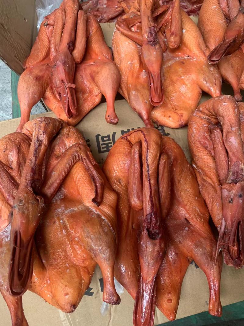 烟熏板鸭，厂家供应，品质保证，货源充足！！