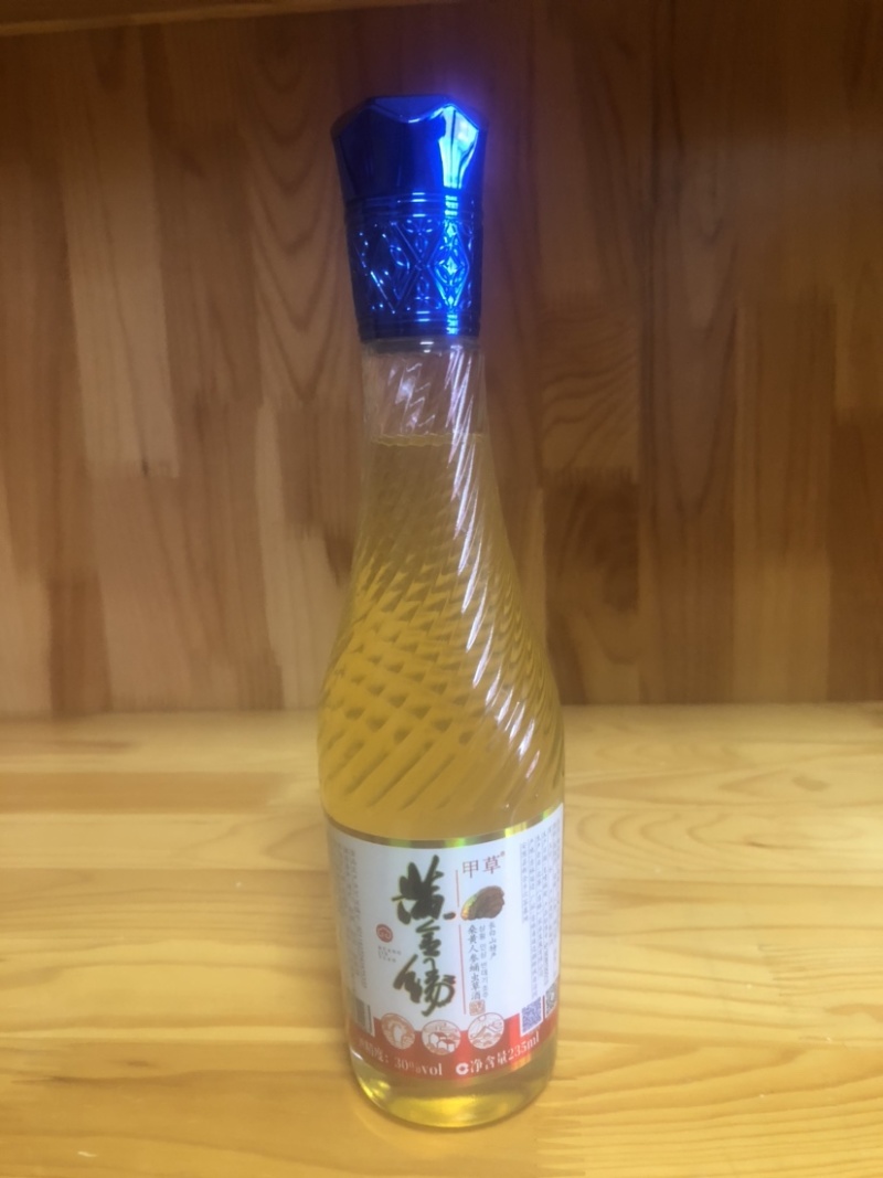 桑黄人参蛹虫草酒女士养颜酒