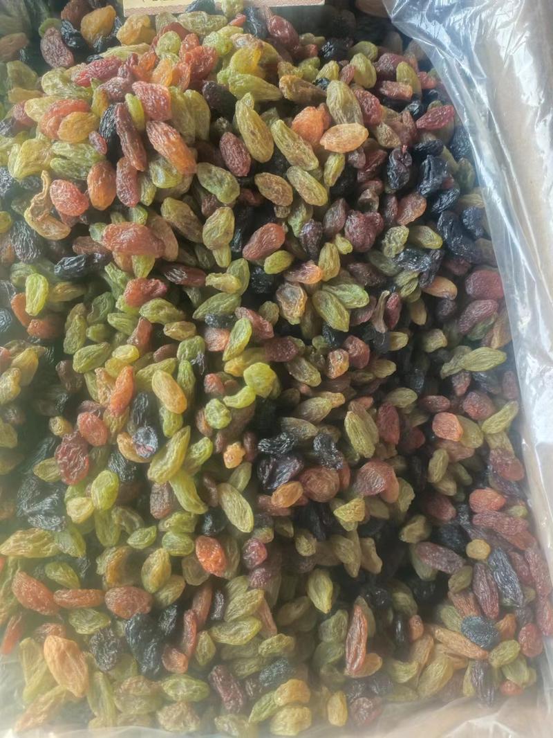 新疆葡萄干品种齐全吐鲁番特级无核葡萄干