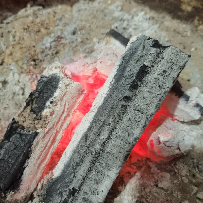 一级环保木炭、无毒无烟，火力大